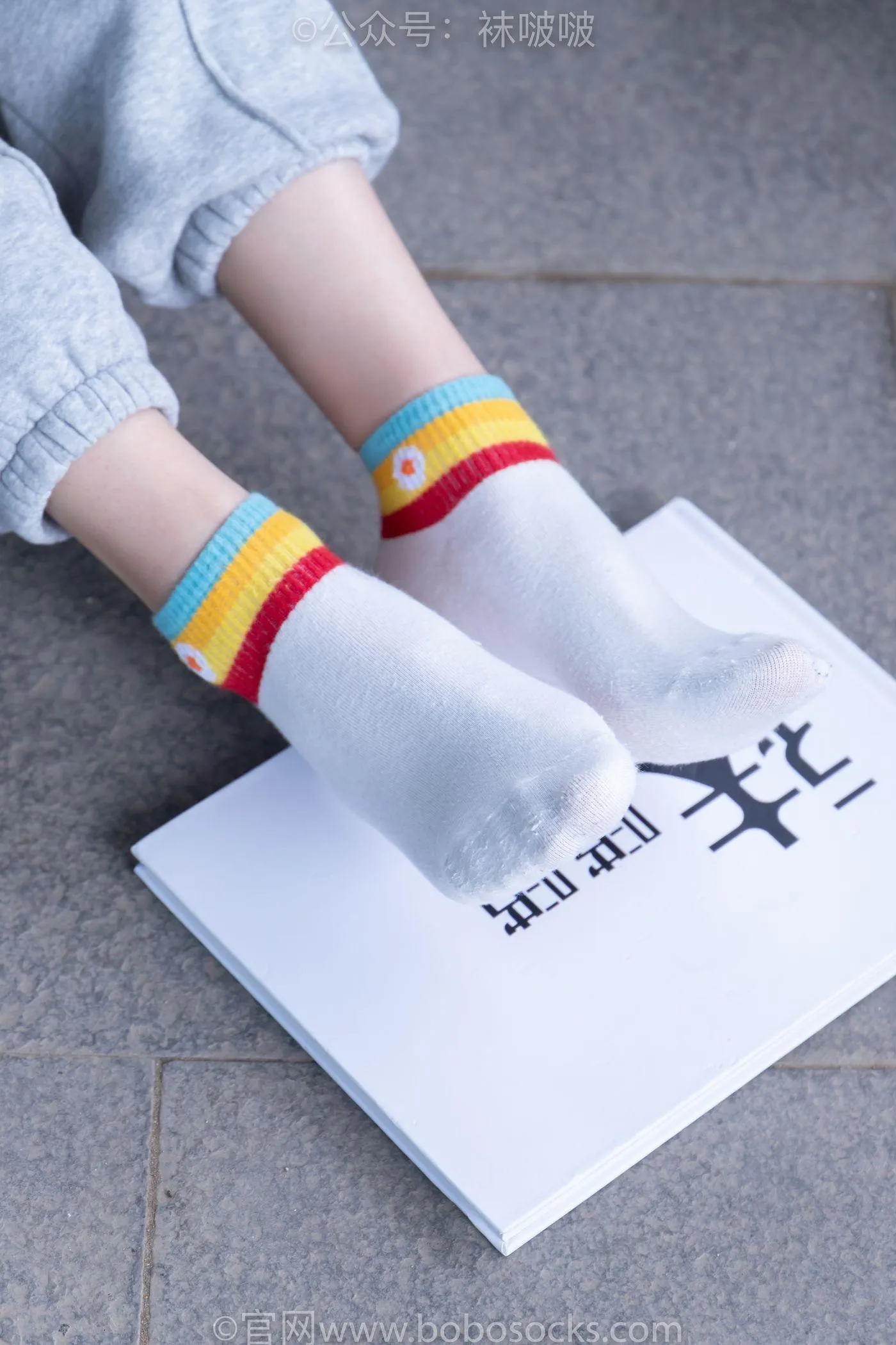 [BoBoSocks袜啵啵]NO.012 泡芙-运动鞋、白棉袜、裸足 [132P]插图1